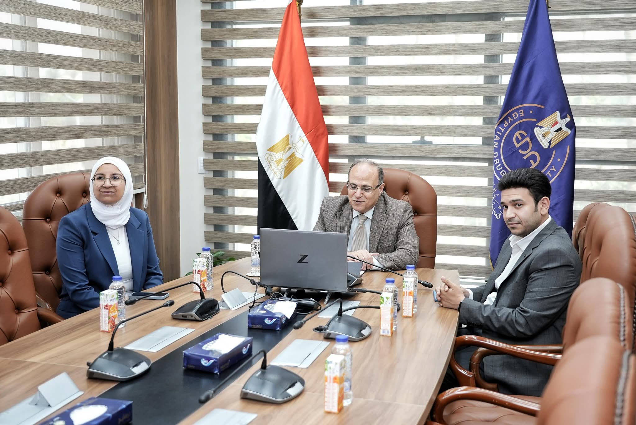 الغمراوى يبحث مع سفيرة مصر بالكاميرون تعزيز التعاون الدوائى