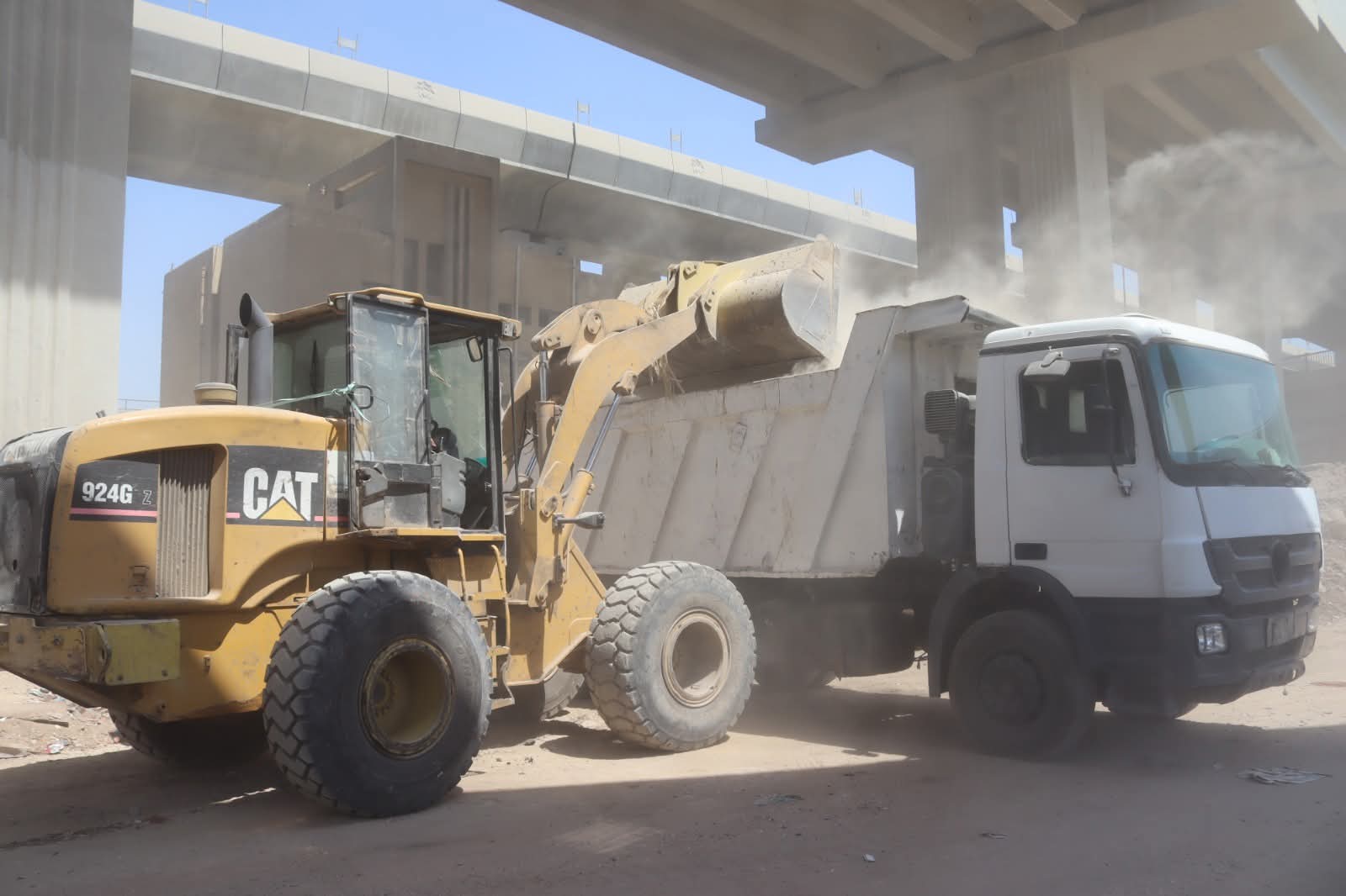 رفع ٥٠٠ طن مخلفات ورتش أسفل محور الفريق كمال عامر ومحيط مستشفى بولاق الدكرور