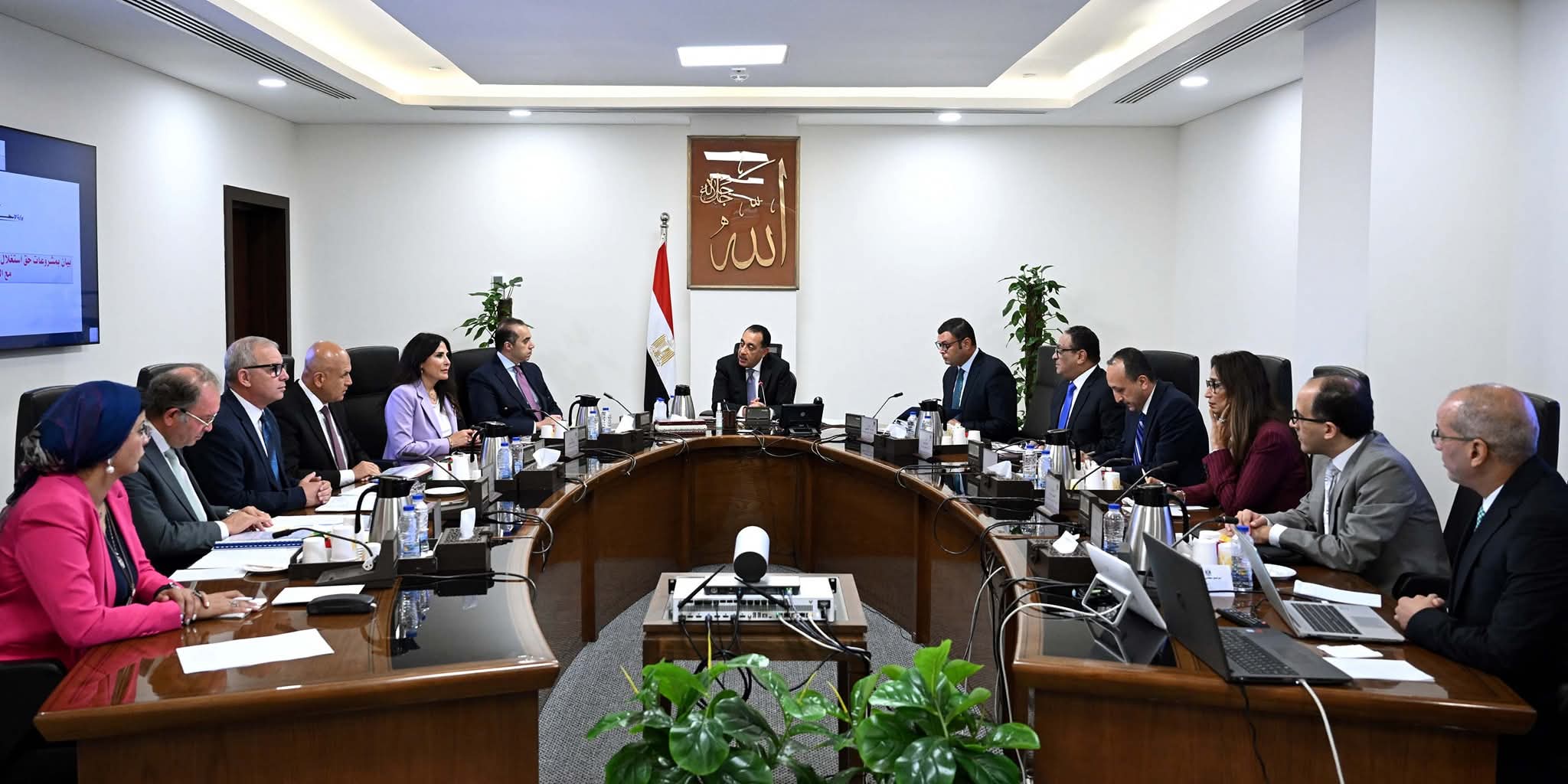 رئيس الوزراء يستعرض آليات تنفيذ مشروعات الكهرباء بالمدن الجديدة بنظام المشاركة مع القطاع الخاص