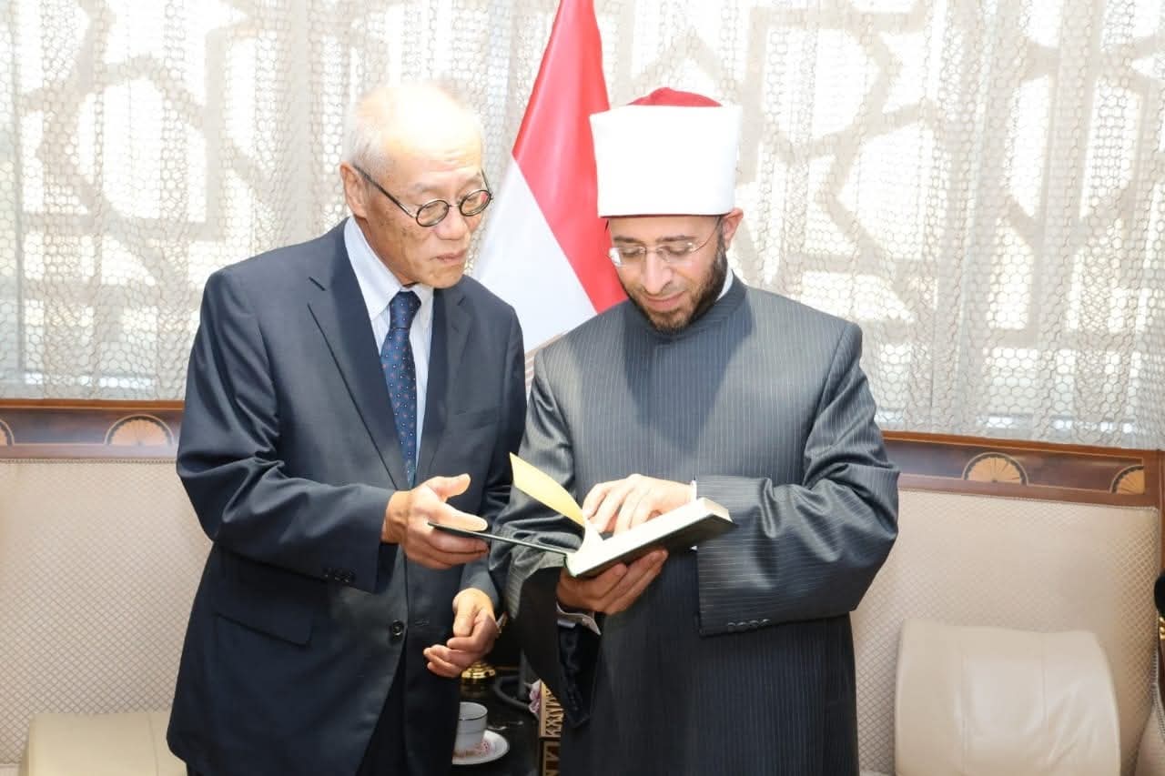 وزير الأوقاف يبحث مع سفير اليابان بالقاهرة سبل التعاون المشترك