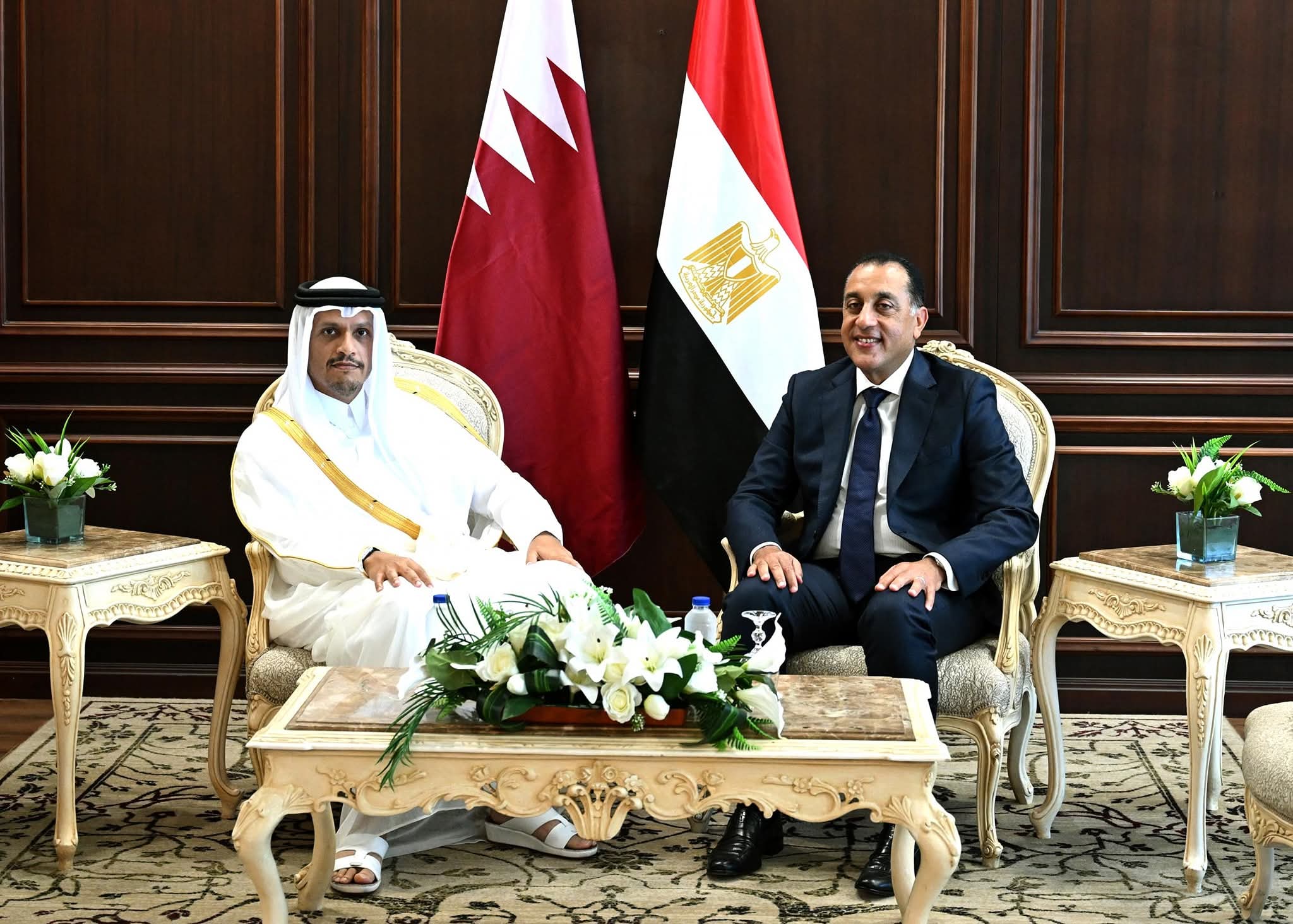 رئيس الوزراء يبحث مع نظيره القطري مجالات التعاون المشترك