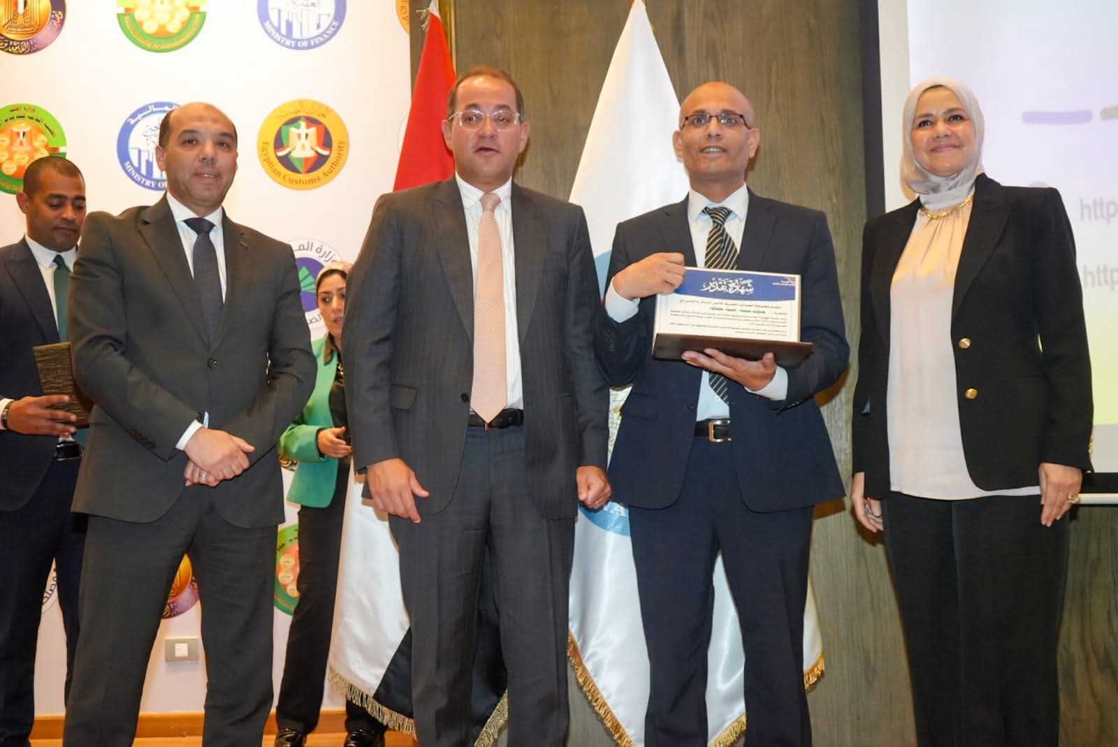 وزير المالية يكرم ٦ مأموريات ضريبية حققت نتائج متميزة في مسار الشراكة مع مجتمع الأعمال 