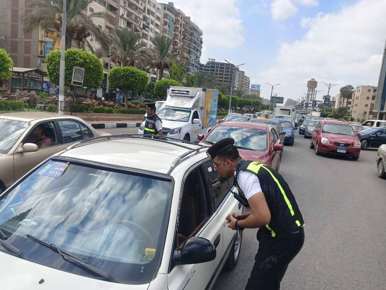 حملات مرورية مكثفة لضبط التاكسيات والسرفيس المخالف بالمنصورة