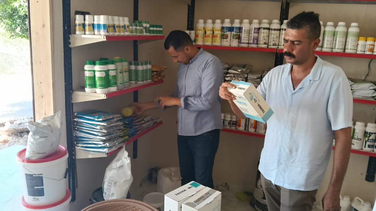 زراعة البحيرة .. تشن حملة كبرى وتغلق محلات غير مرخصة وتضبط مبيدات محظورة