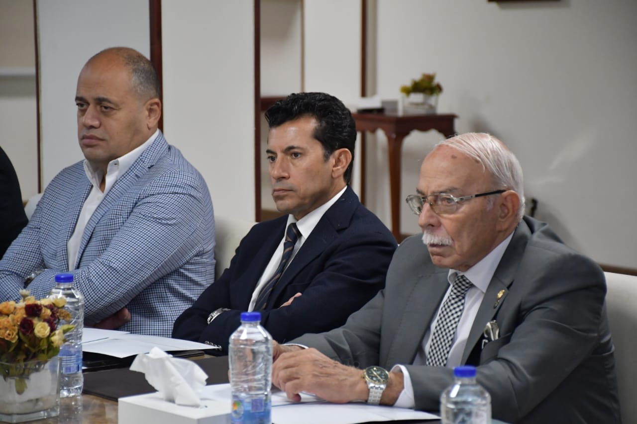 أشرف صبحي يعلق على أزمة أرض أكتوبر الخاصة بالزمالك وقانون الهيئات الشبابية
