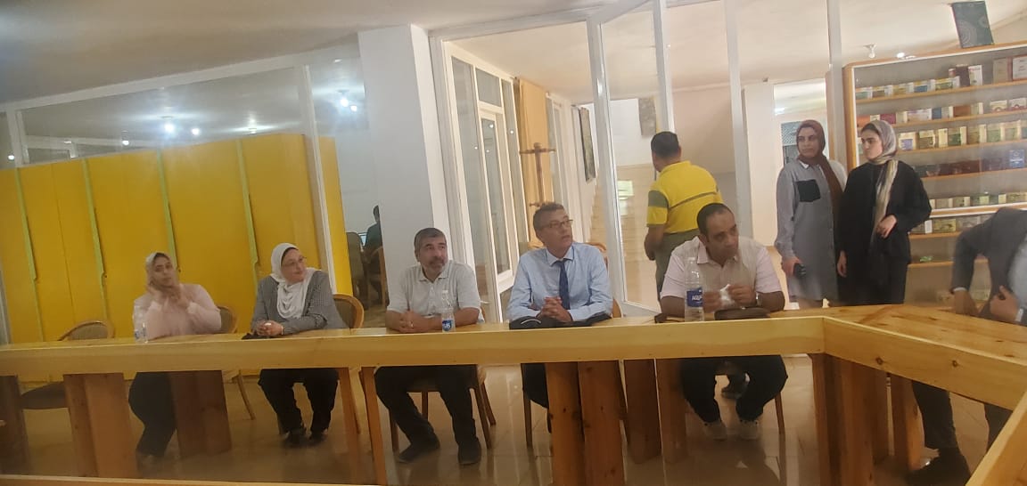 وفد جامعة دمنهور يزور شركة سيكم للأعشاب في إطار مبادرتي "ابدأ" وطرق الأبواب