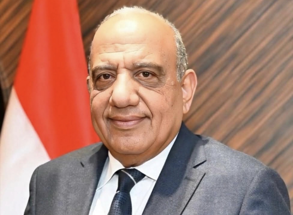 تعرض موكب وزير الكهرباء لحادث مرورى.. وإصابته بكسر فى اليد