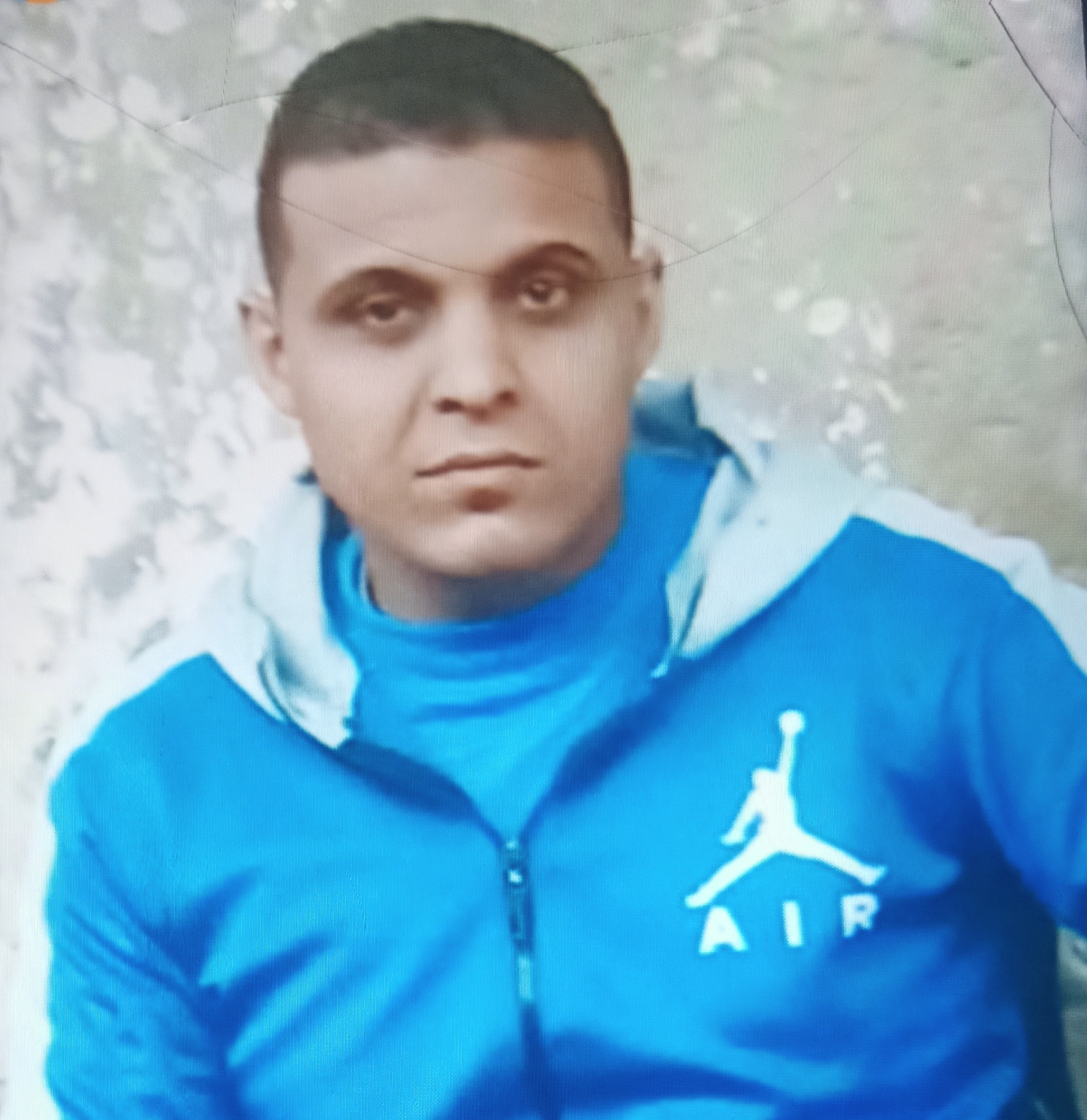 جريمة تهز البحيرة .. شاب يُقتل بدم بارد على يد جاره