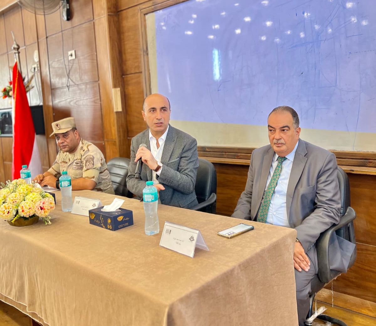 رئيس جامعة دمنهور يشهد اصطفاف طلاب التربية العسكرية