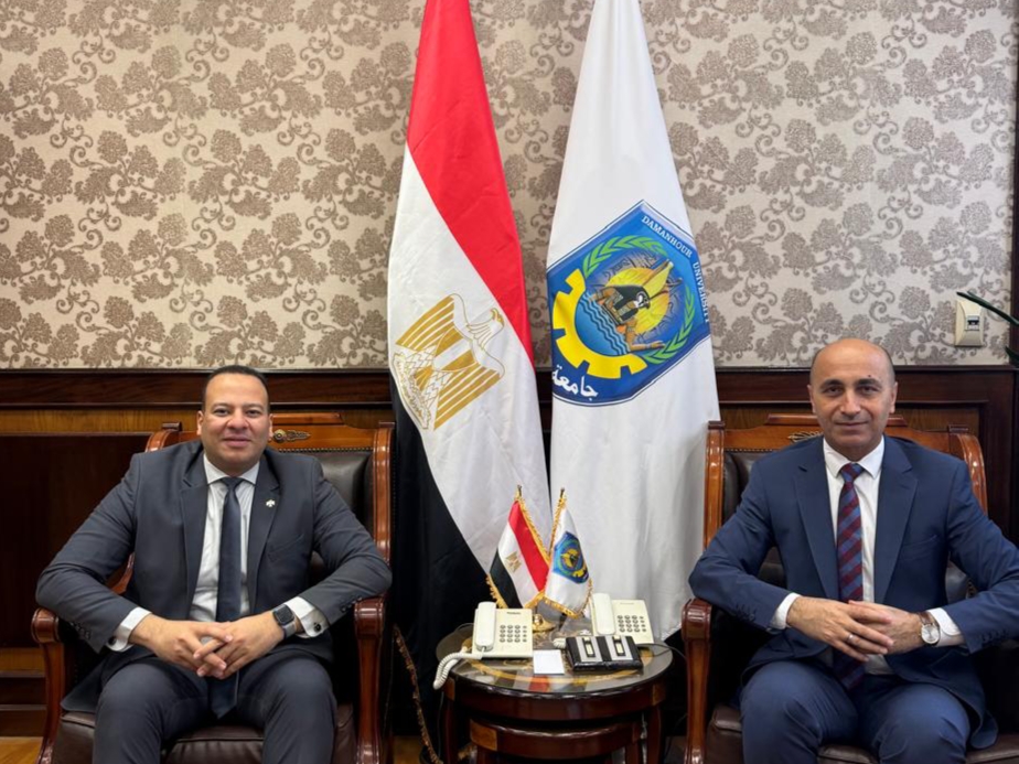 رئيس جامعة دمنهور يستقبل وكيل وزارة الصحة بالبحيرة لدعم الرعاية الصحية