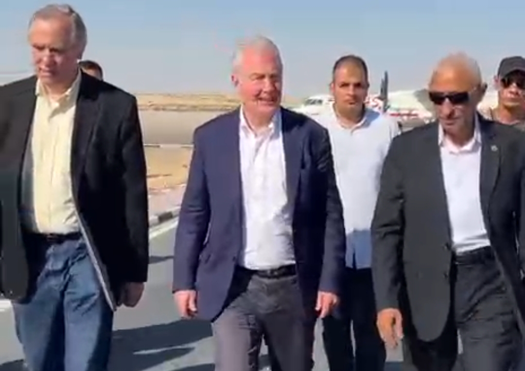 وصول وفد من مجلس الشيوخ الأمريكي مطار العريش الدولي لزيارة معبر رفح البري