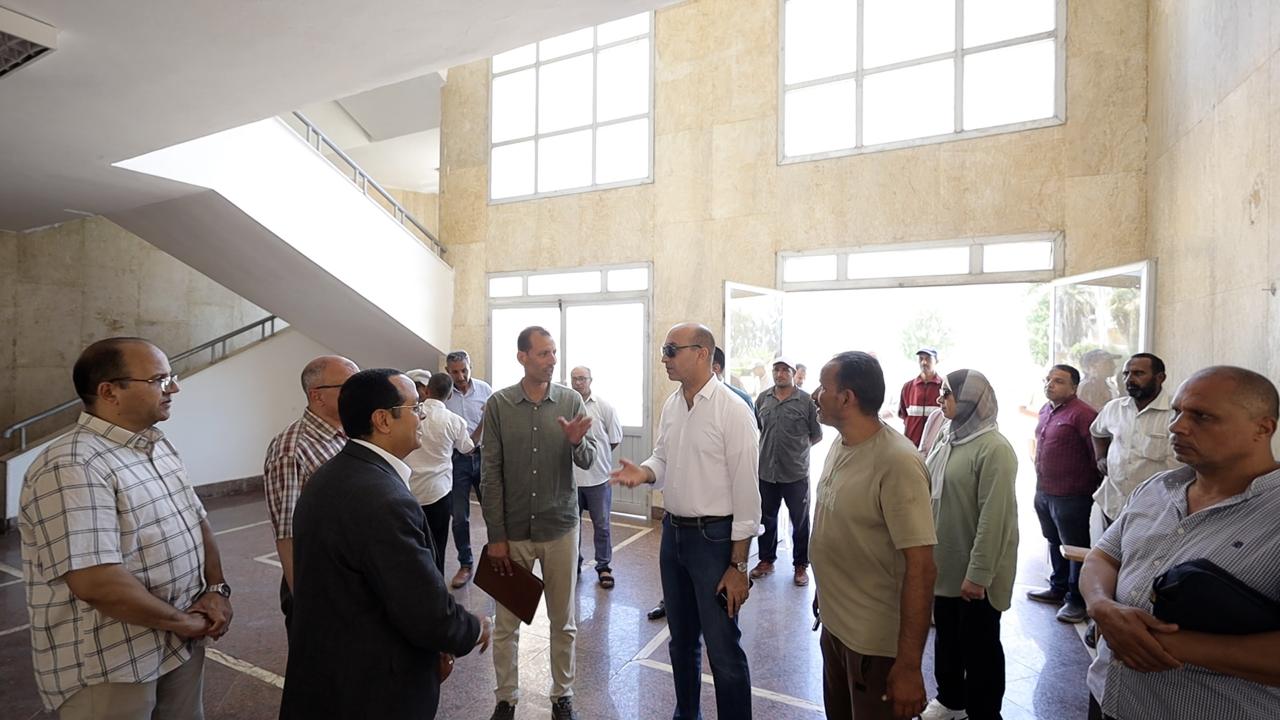 رئيس جامعة دمنهور يتفقد تجهيزات الجامعة الأهلية للعام الدراسي الجديد