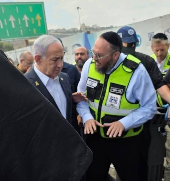 نتنياهو يصل إلى موقع إطلاق النار بالقدس ويزعم:سنهزم حماس ونستعيد الأسرى