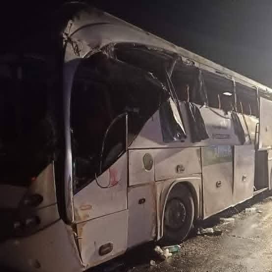 مصرع وإصابة 33 شخصاً فى انقلاب اتوبيس على طريق الأقصر