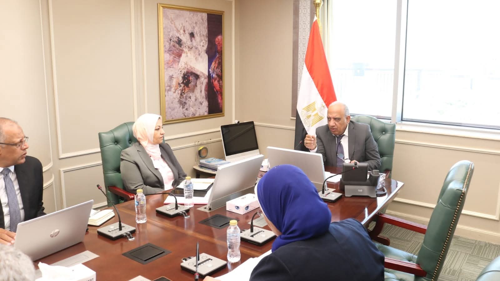 وزير الكهرباء: مراجعة موقف المشروعات القائمة والأخرى قيد التنفيذ والعقود الجاري العمل عليها