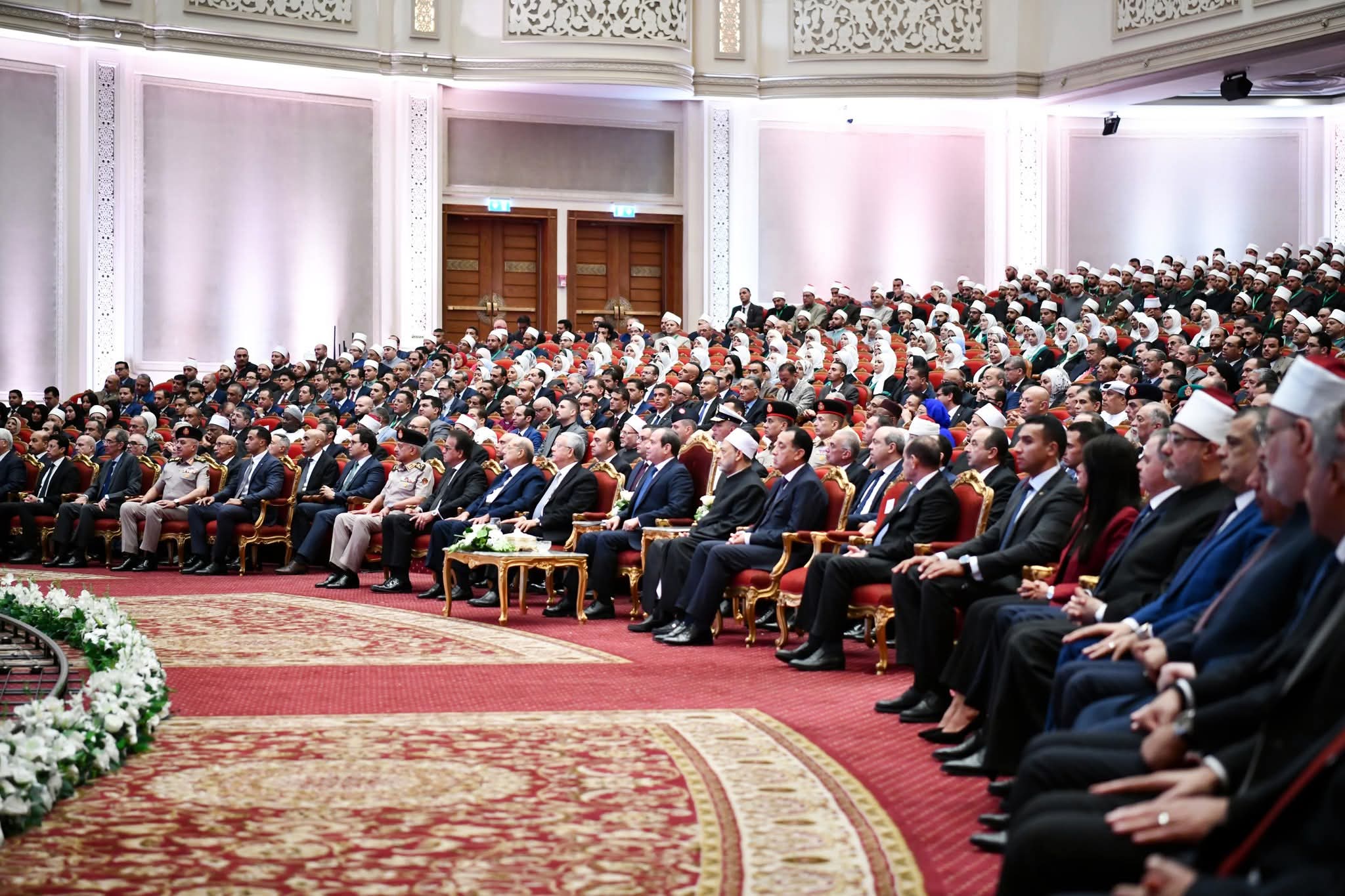 الرئيس يشهد الاحتفال بالمولد النبوي الشريف..ويمنح وسام العلوم لعدد من العلماء
