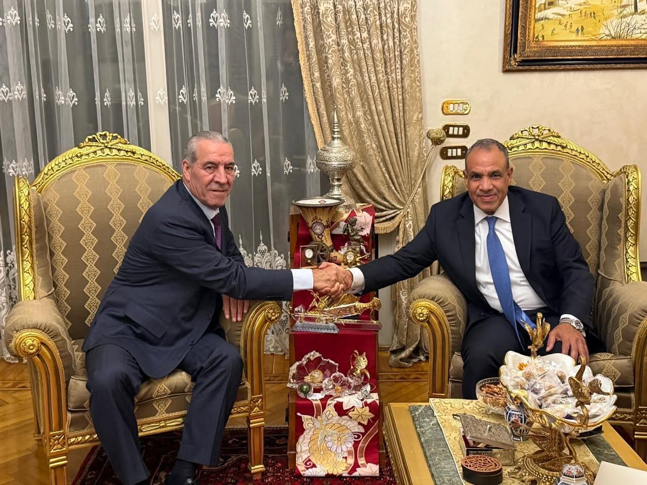 وزير الخارجية يبحث مع الشيخ والخالدى التطورات في الضفة الغربية