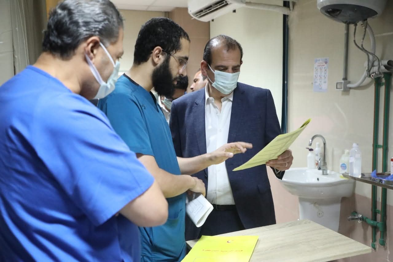 نائب وزير الصحة يفاجىء 3 مستشفيات بالقاهرة 