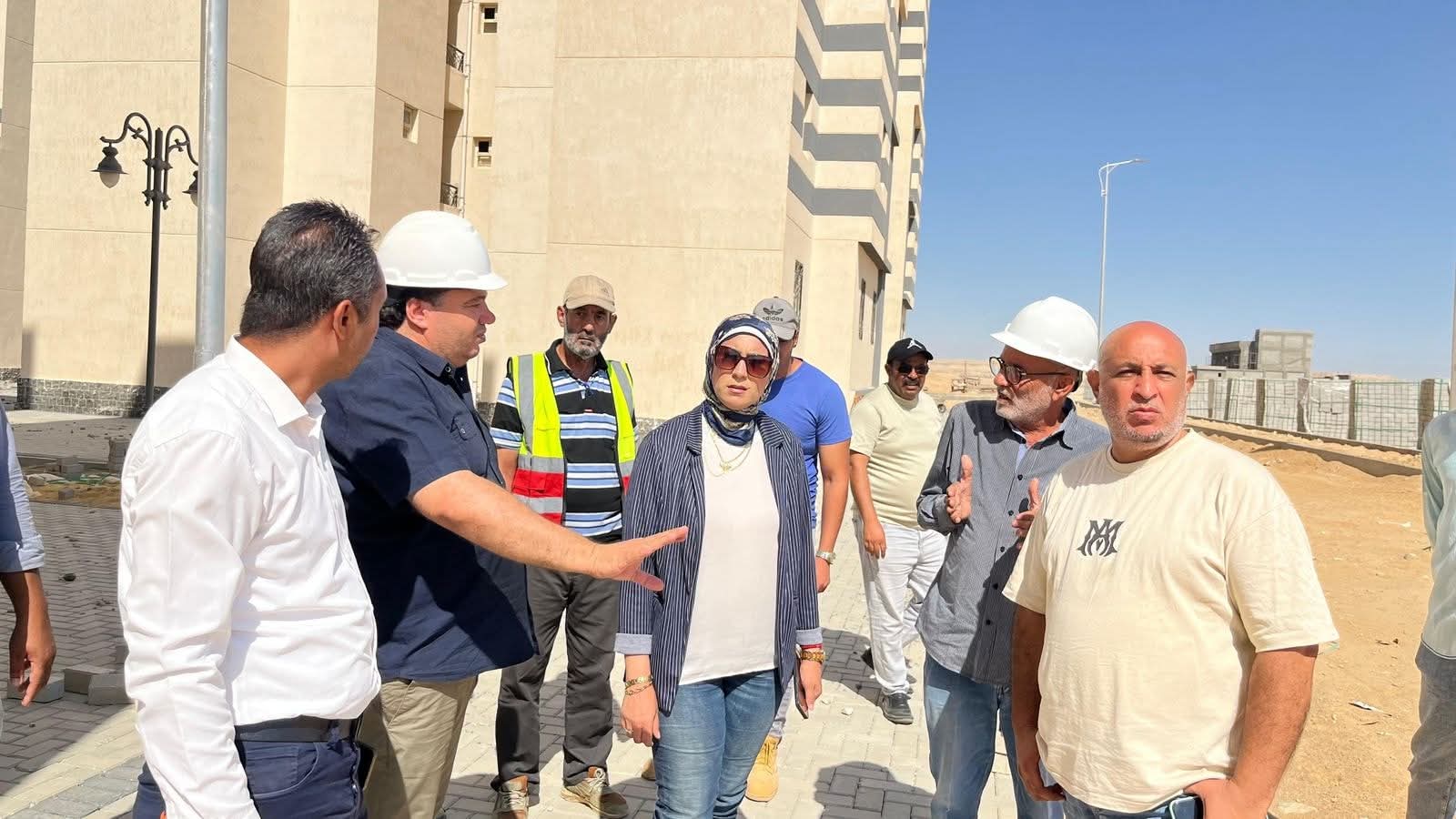 وزير الإسكان يتابع سير العمل بالمشروعات الخدمية والبنية الأساسية