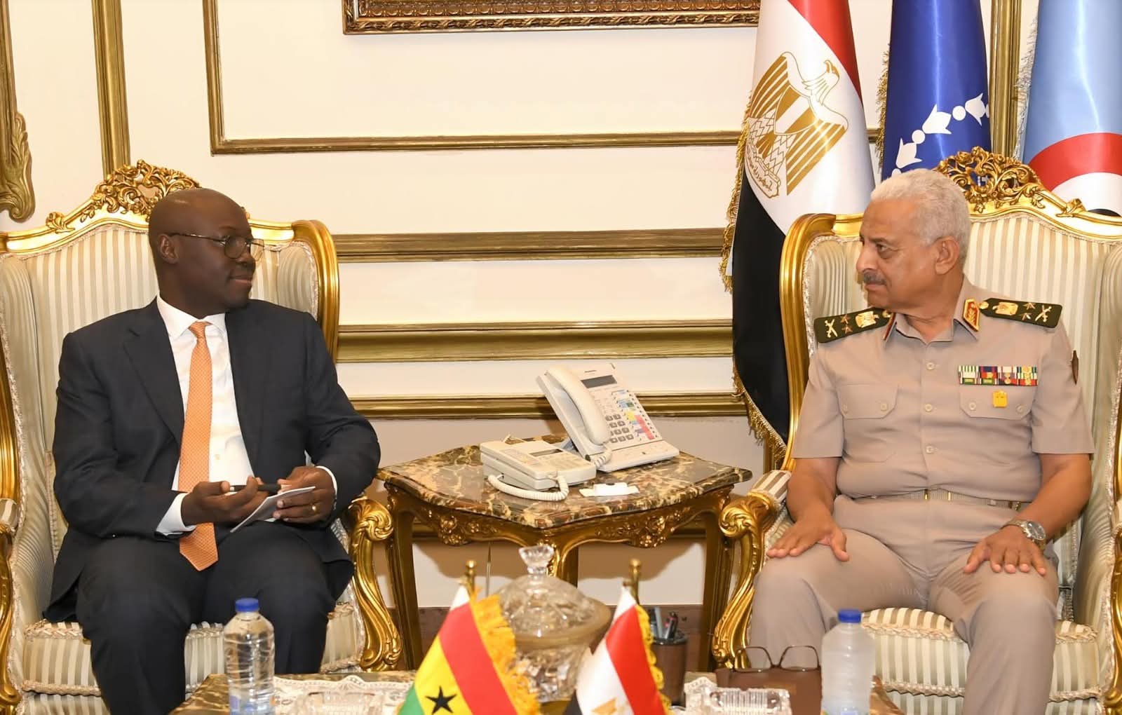الفريق أول عبد المجيد صقر يلتقى وزير المالية والتخطيط الاقتصادي والقائم بأعمال وزير دفاع غانا