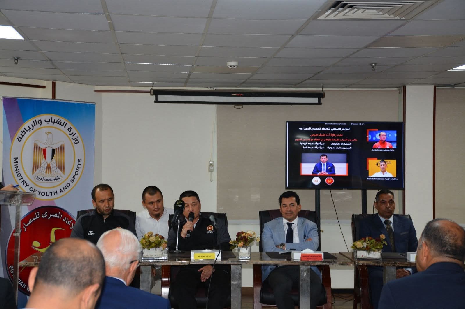 التعاقد مع مديرين فنيين أجانب للمنتخبات الوطنية للمصارعة