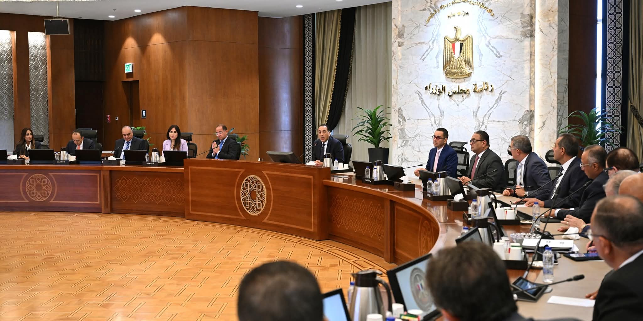 رئيس الوزراء يجتمع برؤساء ومسئولي المجالس التصديرية
