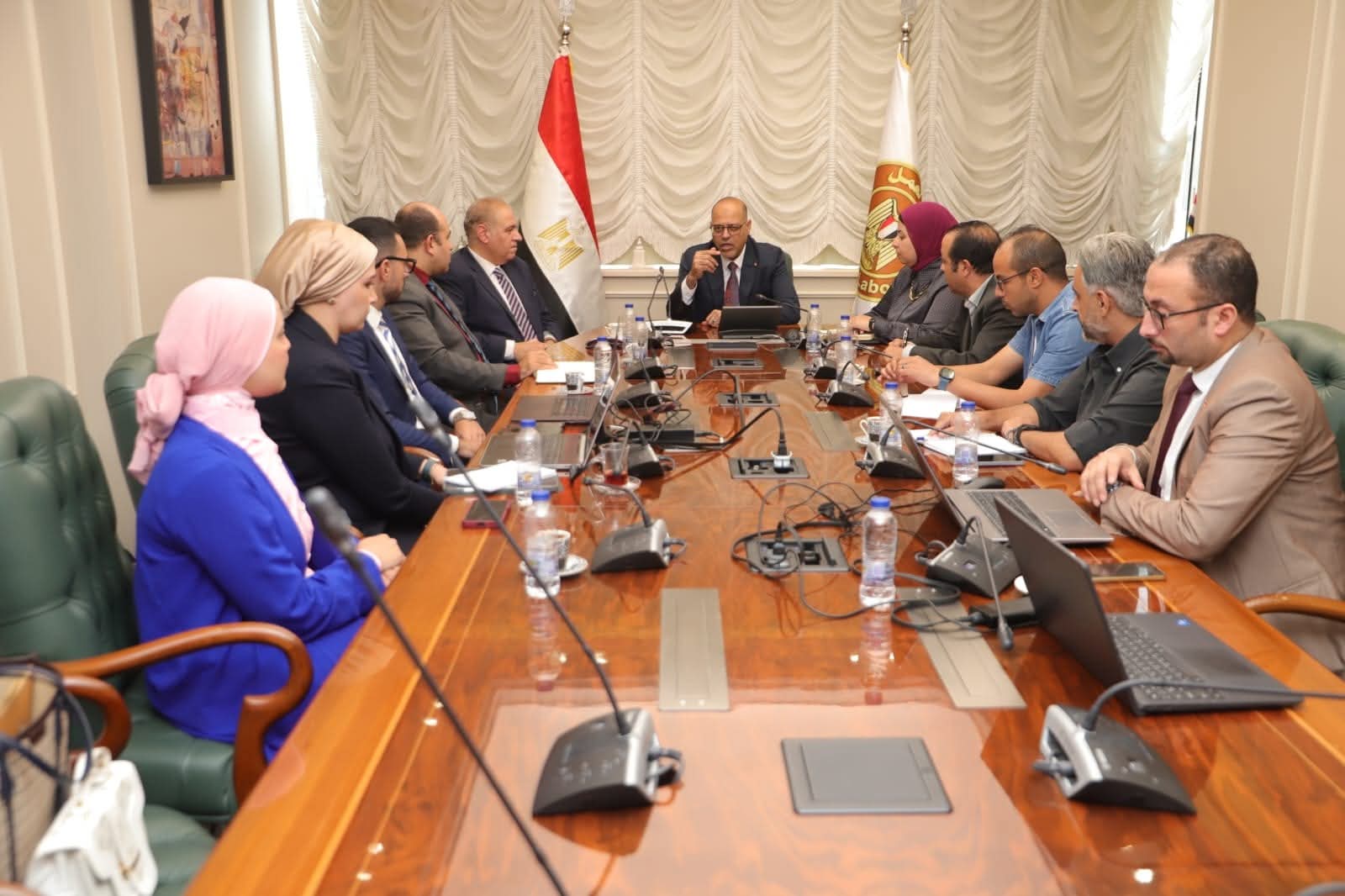 وزير العمل يلتقي وفد شركة " ابدأ إديو "