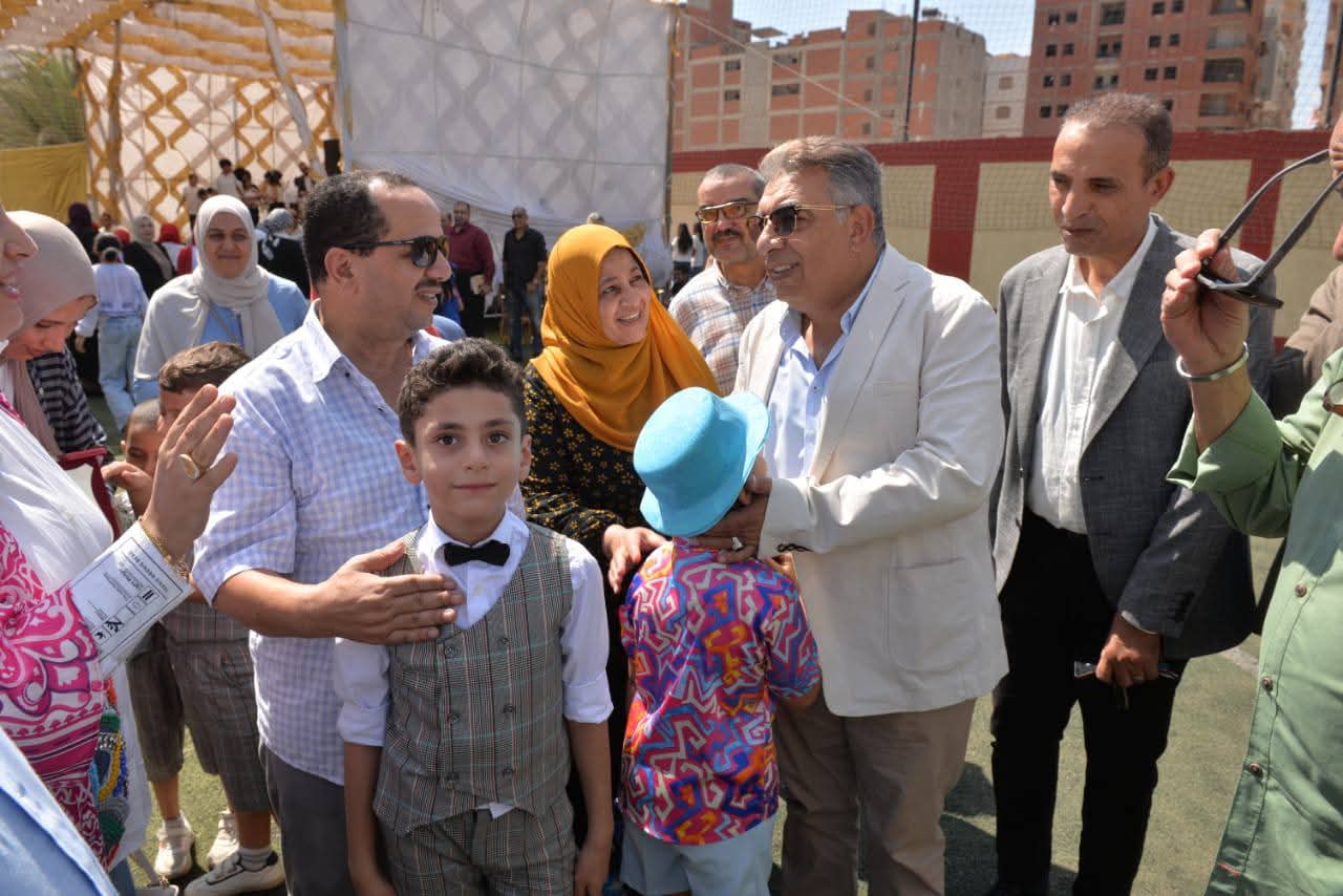 محافظ الدقهلية يشهد ختام الأنشطة الطلابية بمدرسة المتميزة للغات