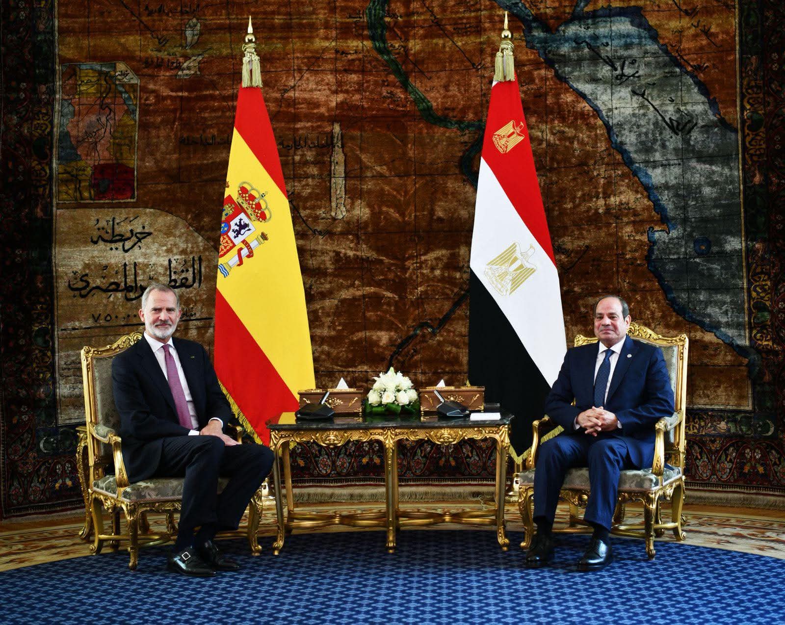 الرئيس يبحث مع ملك إسبانيا تعزيز العلاقات الثنائية ومستجدات الأوضاع الإقليمية والدولية