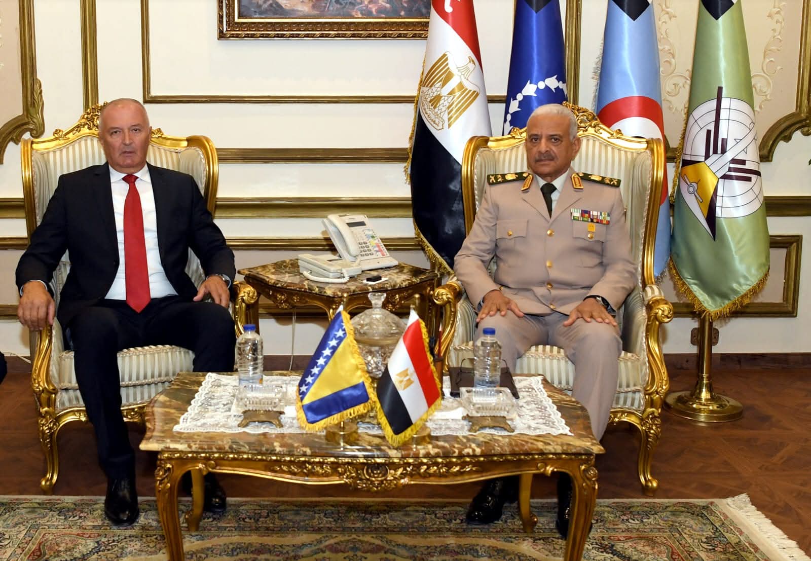 وزير الدفاع والإنتاج الحربى يلتقى نظيره البوسنى