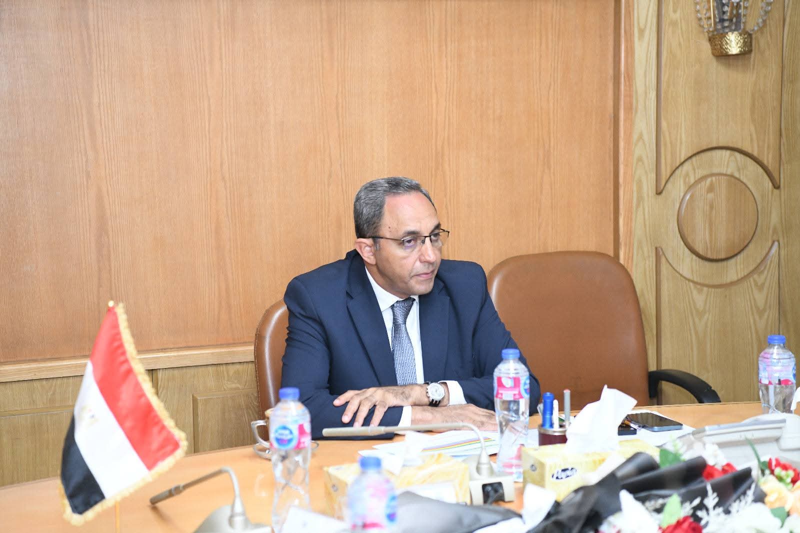 محافظ قنا: خطة شاملة لجذب الاستثمارات وتعظيم الصناعات الزراعية والتعدينية