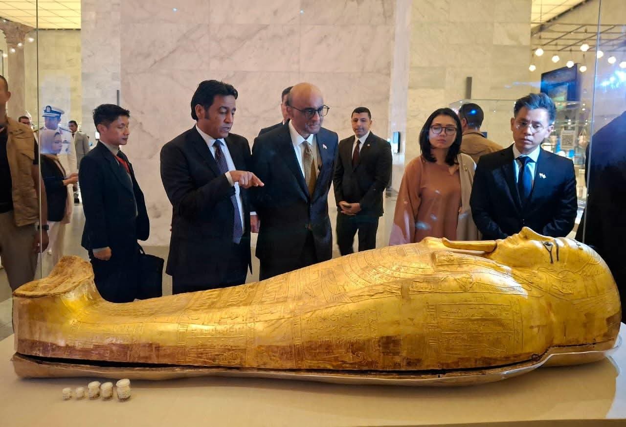رئيس جمهورية سنغافورة يزور المتحف القومي للحضارة المصرية