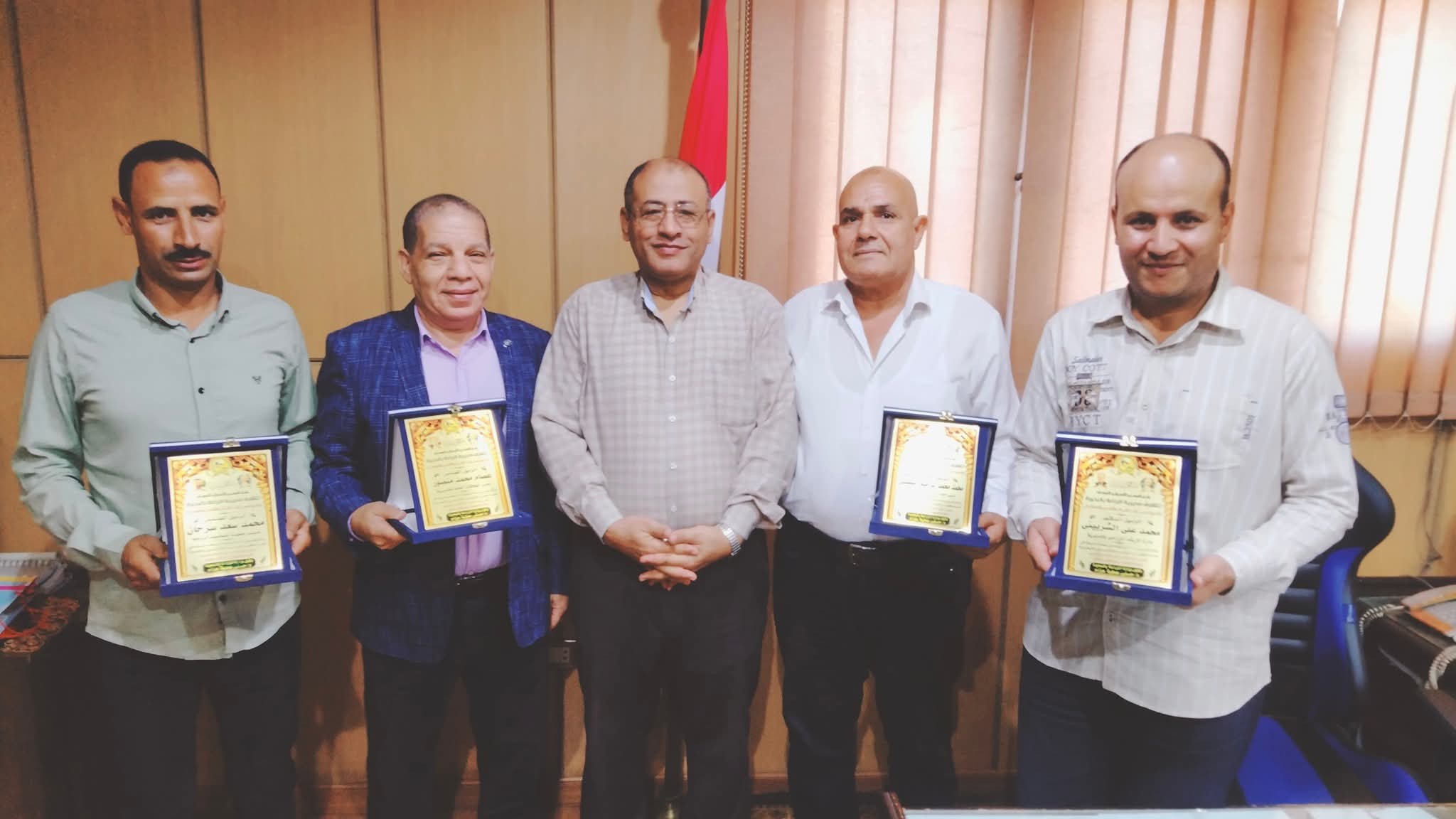 وكيل وزارة الزراعة بالبحيرة يكرم 4 مهندسين.. لتميزهم