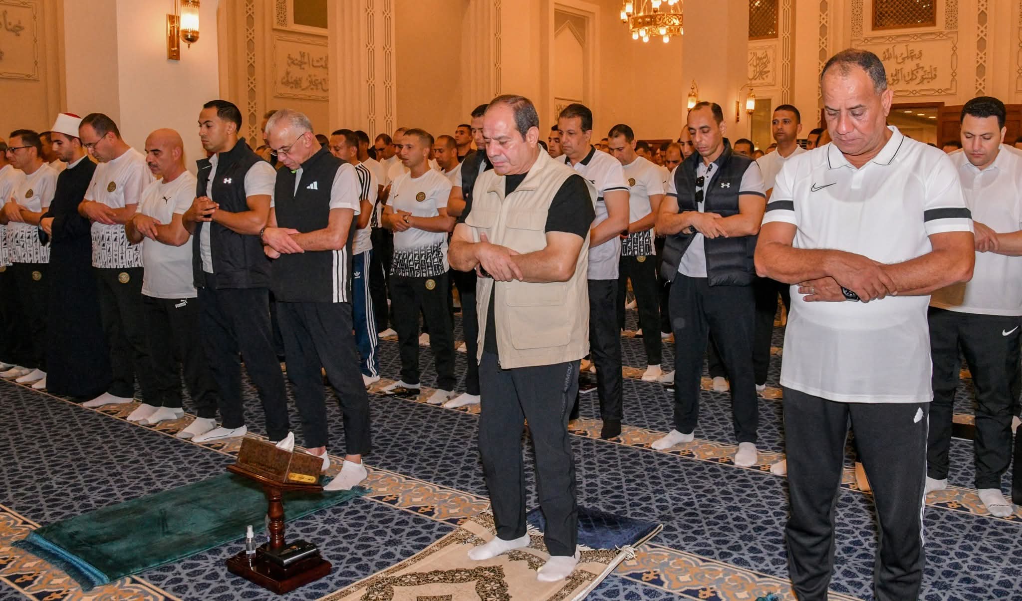 الرئيس يؤدى صلاة الفجر مع طلاب الأكاديمية العسكرية المصرية