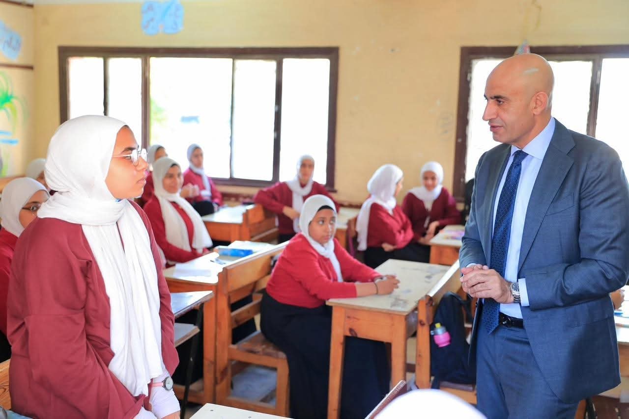 وزير التعليم يفاجئ مدارس الغربية..ويتحاور مع الطلاب حول نظام البكالوريا