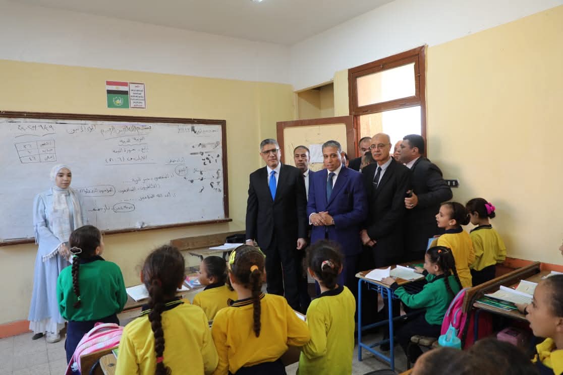 محافظ الجيزة يتابع انتظام الدراسة بعدد من مدارس أبو النمرس