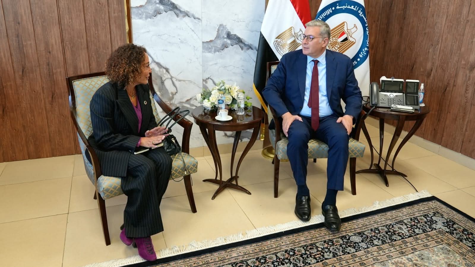 وزير البترول يبحث مع فالكو الأمريكية خطط التوسع واستخدام الطاقة المتجددة في حقولها بمصر 