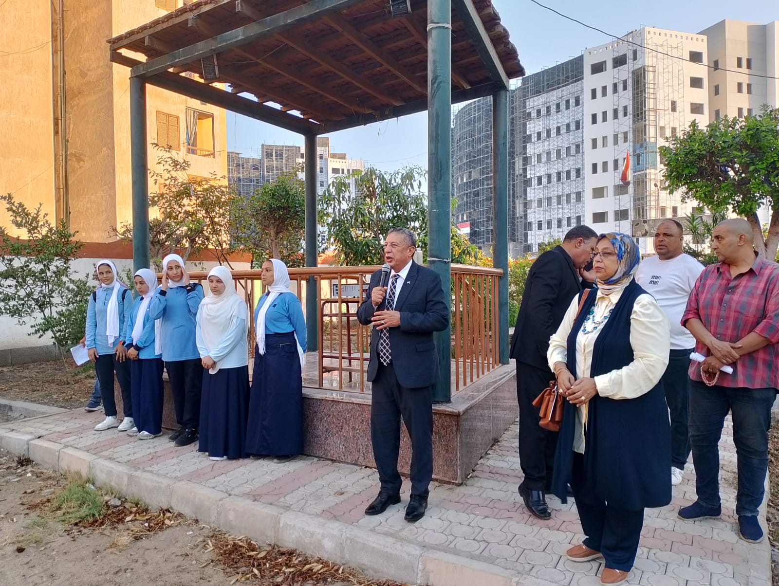 أجواء منضبطة في أول يوم دراسي بمحافظة البحيرة: وكيل الوزارة يشيد بالجهود المبذولة