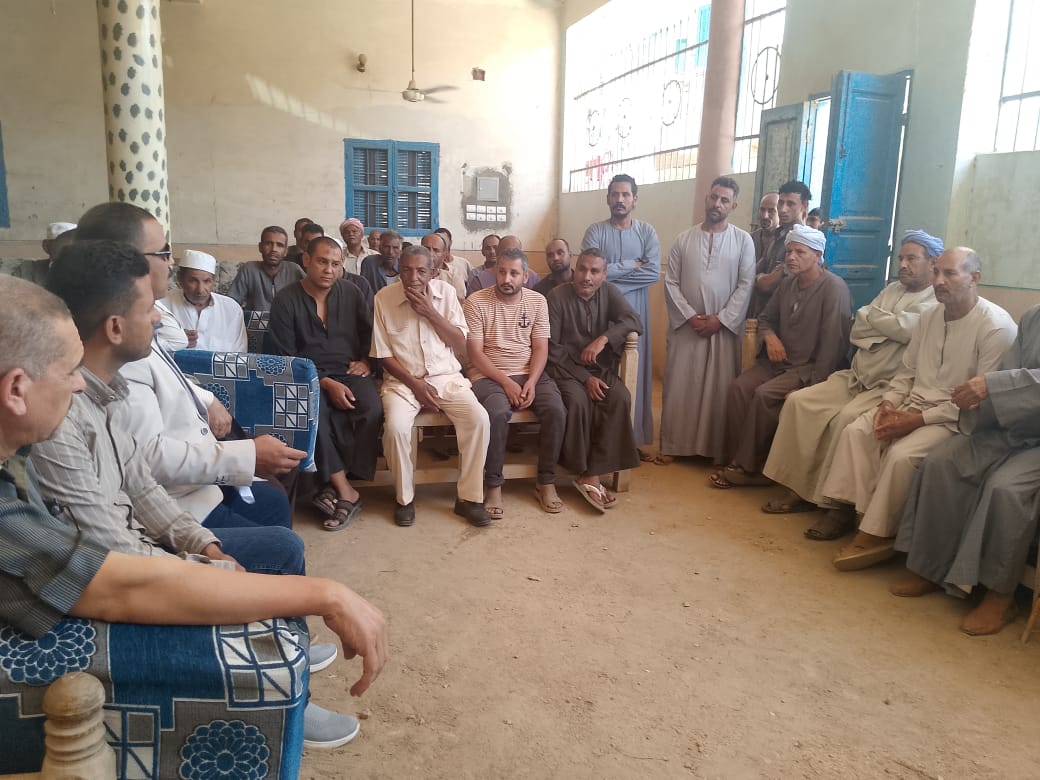 قوافل "تعليم قوص" تبدأ من قرية العقب لحل مشكلات أولياء الأمور وإعادة الأمل لمدرسة السلام