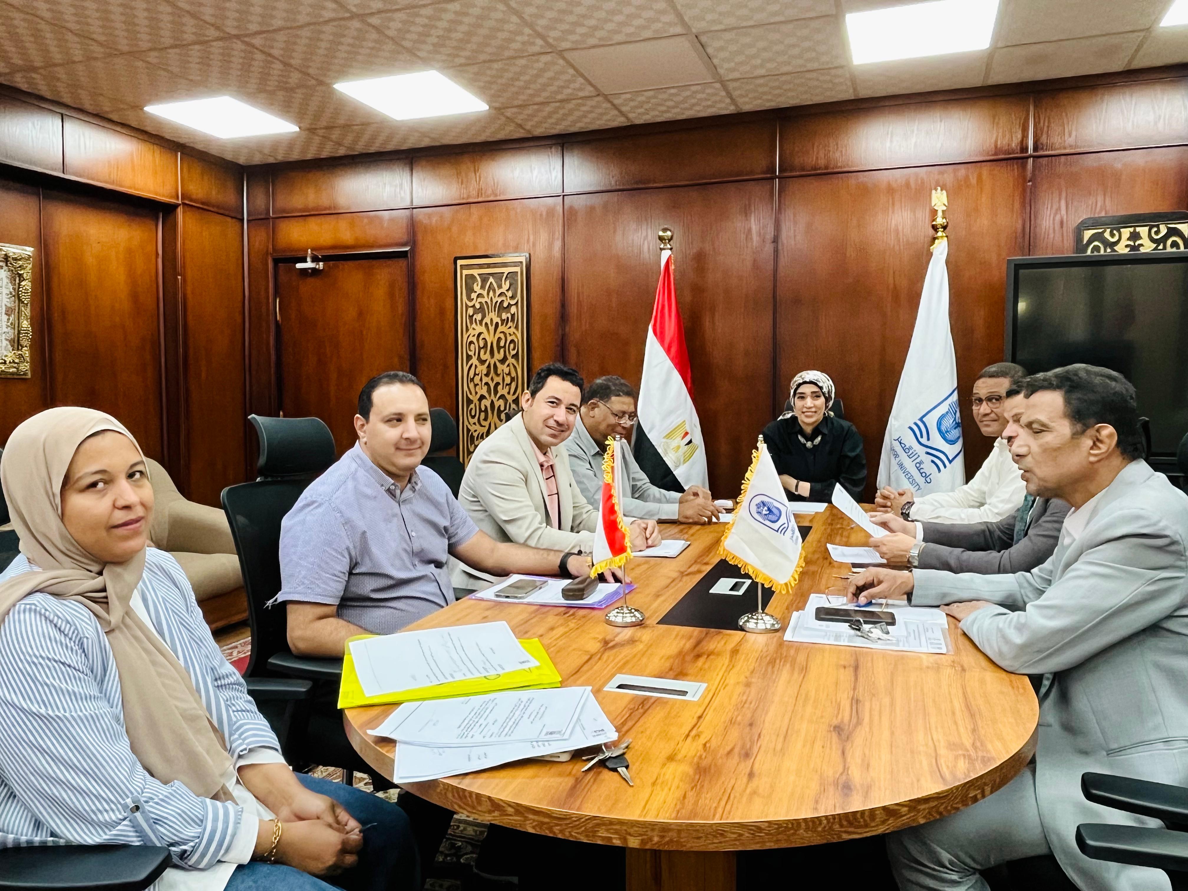 جامعة الأقصر تعلن خطط دعم مكتباتها بمراجع حديثة وزيادة مخصصاتها المالية