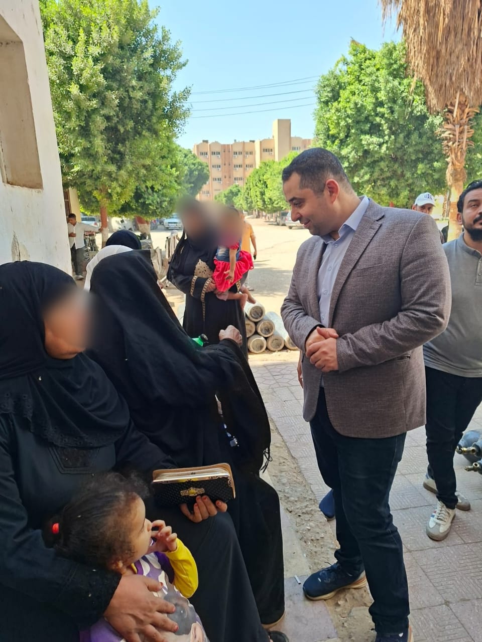 وكيل وزارة الصحة بقنا يتفقد مستشفى فرشوط المركزي ويوجه بسرعة تركيب جهاز الأشعة الجديد