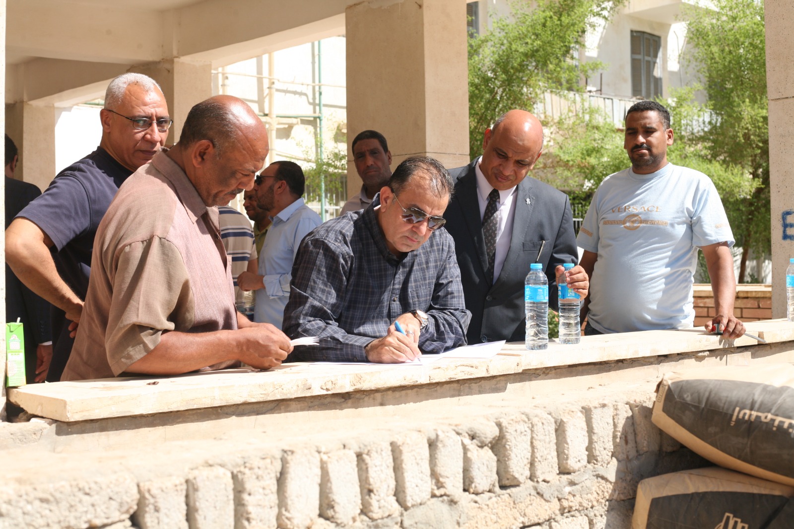 رئيس جامعة جنوب الوادي يتابع معدلات الإنجاز في المشروعات التطويرية