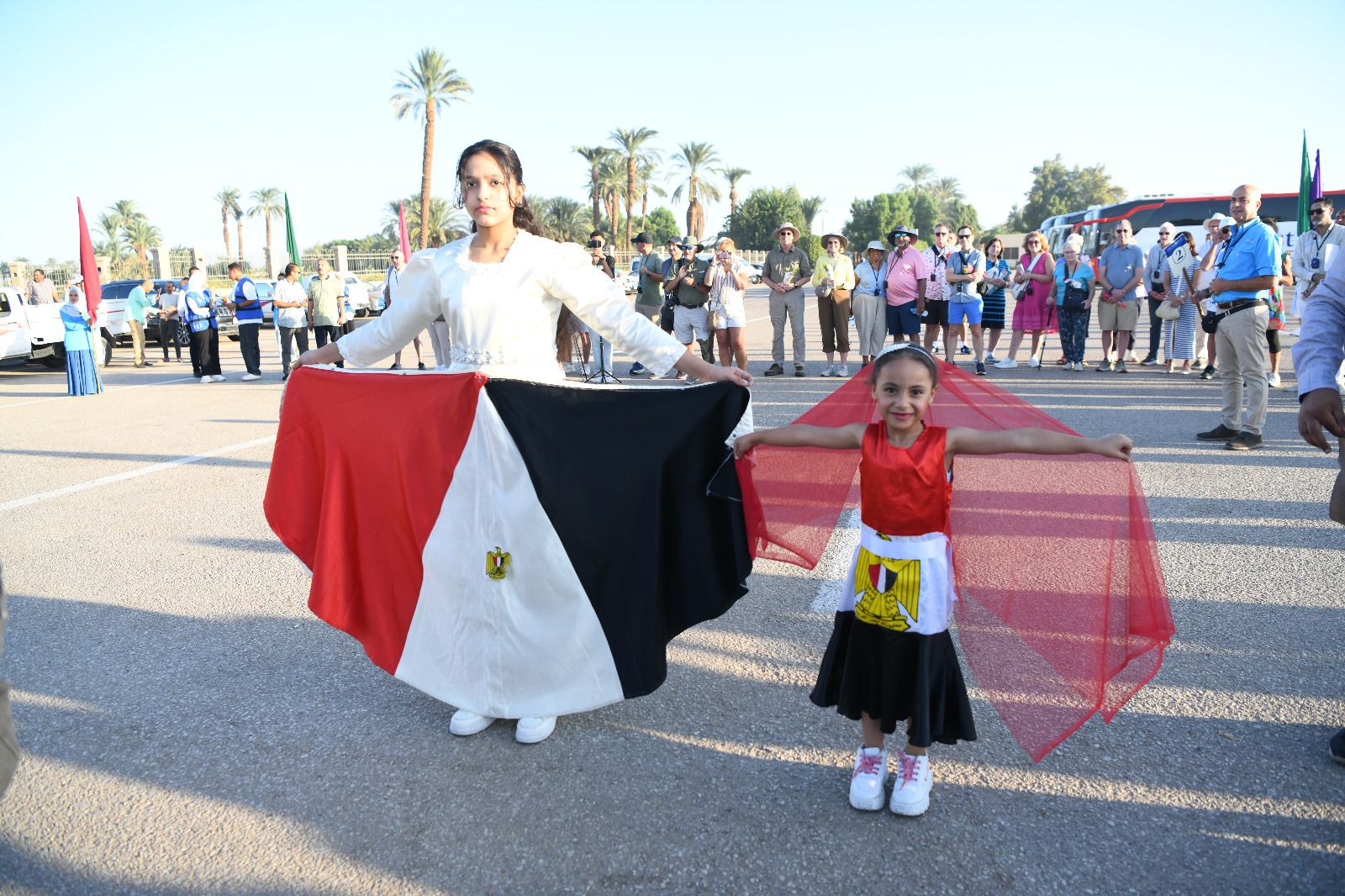 محافظ قنا يشهد احتفالية اليوم العالمي للسياحة بمعبد دندرة