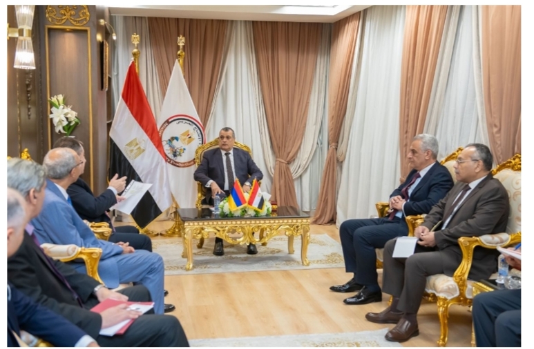 وزير الإنتاج الحربي يبحث مع السفير الأرميني تعزيز التعاون الصناعي والدفاعى