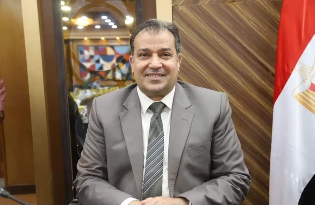 جامعة قنا تتألق بهويتها الجديدة: تغيير لافتات الجامعة خطوة نحو التميز والارتقاء