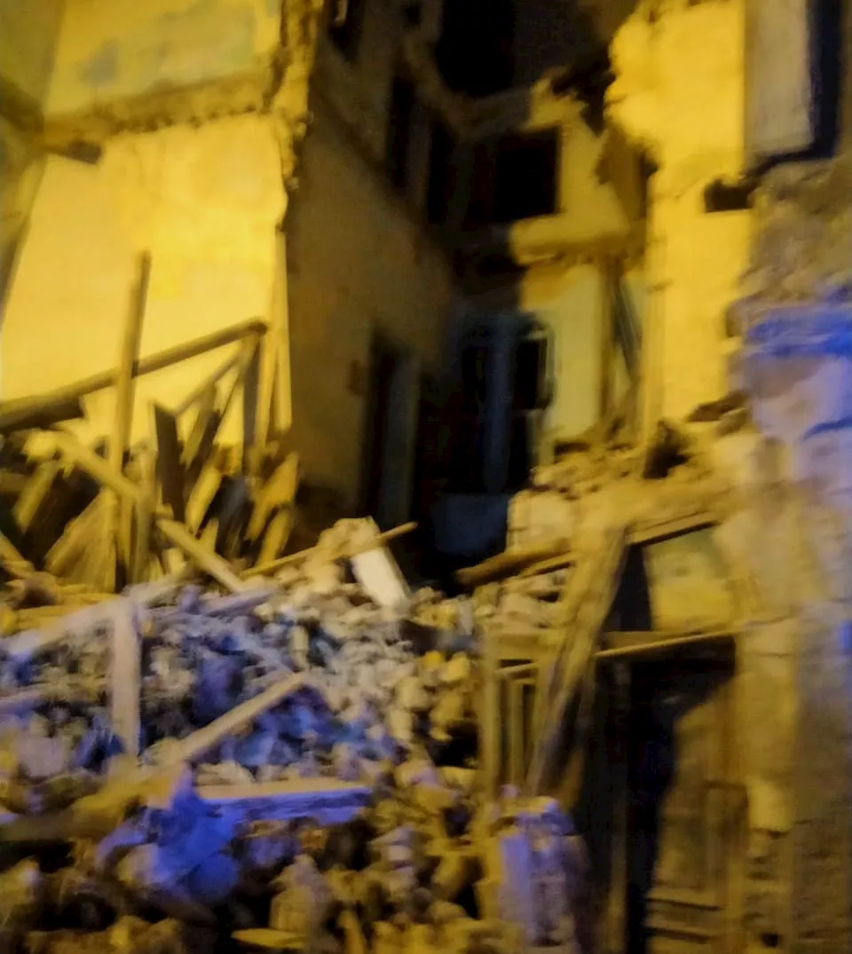 صادر له قرار إزالة منذ 53 سنة.. انهيار جزئي بعقار قديم في حي الجمرك بالإسكندرية دون إصابات