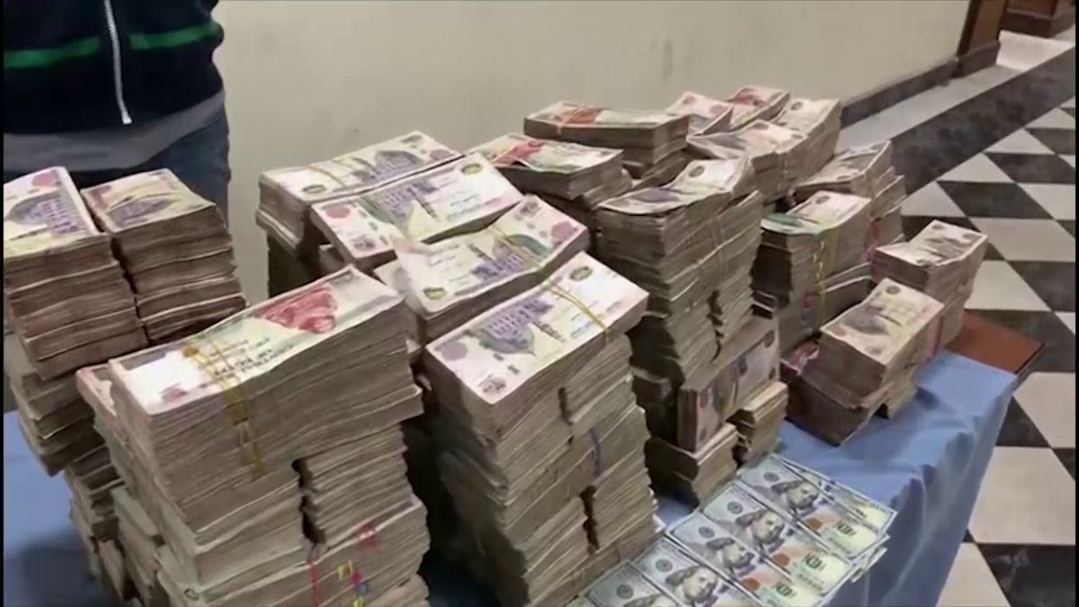 ضبط تاجر مخدرات غسل 50 مليون جنيه في عقارات وسيارات بقنا