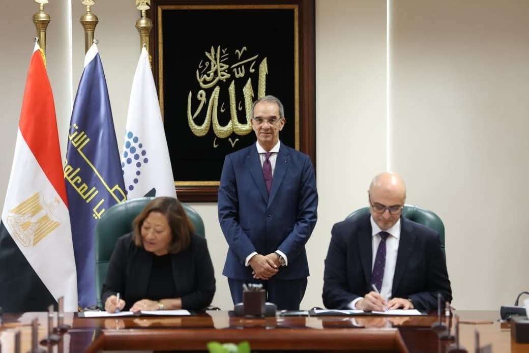 توقيع تراخيص خدمات و"إنترنت الأشياء" بين تنظيم الاتصالات و7 شركات عالمية لتصنيع السيارات