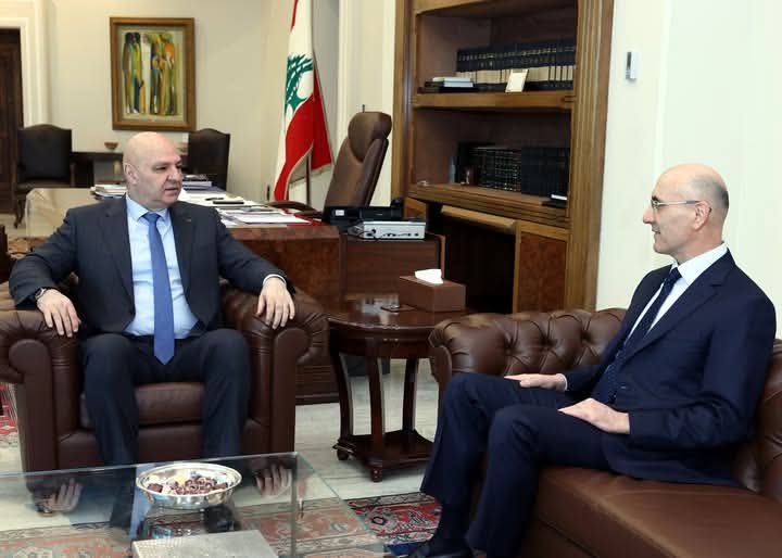 رئيس لبنان يبحث مع السفير الروسي التطورات الإقليمية والوضع الداخلي