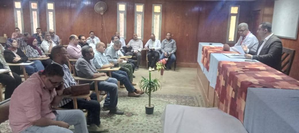 "صادق" يبحث سبل تطوير مستشفى قنا العام ورفع كفاءة الخدمات الطبية